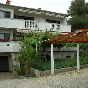 https://apartments-jurina-2.primorje-gorskikotar.com