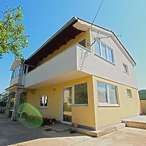 https://apartments-fazana-1112-1113.pula-hotels.org